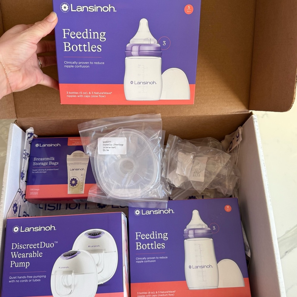 New in box Lansinoh DiscreetDuo Wearable Pump and Feeding Bottles Set